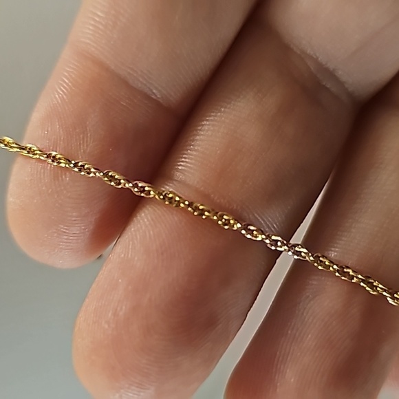 Avon Goldtone Heart Pendant Necklace With Onyx And Rhinestones - Picture 5 of 6